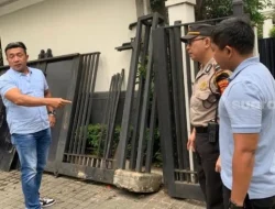 Pagar Rumah  Jusuf Kalla di Kebayoran Baru Roboh Ditabrak Mobil Hyundai Santa Fe
