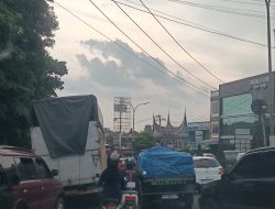 Antrean Mengular BBM di SPBU Simpang Pucuk Jambi Kian Meresahkan, SPBU Dinilai Acuh dan Pelansir Bebas Beroperasi