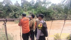 Banjir Sungai Batang Tembesi Terjang Merangin, Puluhan Rumah Rusak dan Jembatan Gantung Putus