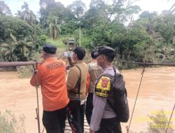 Banjir Sungai Batang Tembesi Terjang Merangin, Puluhan Rumah Rusak dan Jembatan Gantung Putus