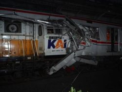 Tabrakan KA Argo Bromo dan KRL di Bekasi Tewaskan 15 Orang, Diduga Rangkaian Kelalaian Beruntun