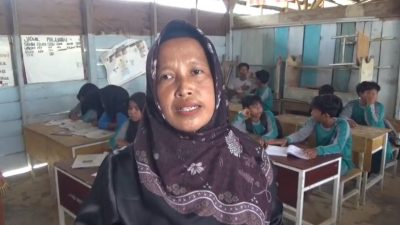 Potret Miris SDN 232 Muaro Jambi, Belajar Bergantian di Gedung Rapuh : Pejabat Sibuk Bangun Fasilitas Mewah