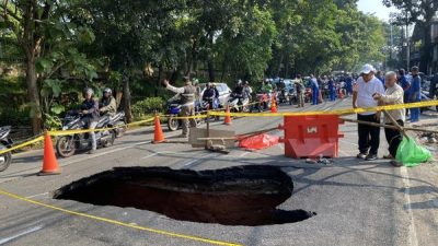 Jalan Lenteng Agung Amblas, Gorong-gorong Keropos Jadi Penyebab