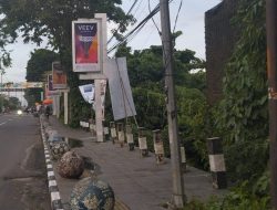 Billboard Rokok Berdiri di Atas Trotoar Jalur TAC Kota Jambi, DPMPTSP dan POL PP Jangan Tutup Mata?