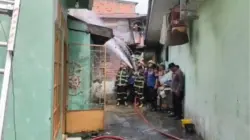 BREAKING NEWS: Kebakaran di Belakang SMP 9 Kota Jambi, Satu Orang Dilaporkan Alami Luka Bakar