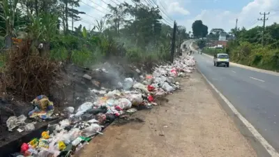 Sampah Berserakan di Mendalo Darat Muaro Jambi Penuhi Drainase, Warga Khawatir Banjir dan Penyakit