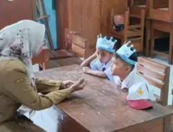 Hanya Dapat Dua Siswa Baru, Guru SDN 2 Plandaan Rela Iuran Demi Belikan Seragam