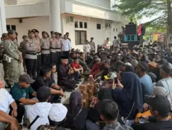 Pengrajin Batu Bata Demo DPRD Muaro Jambi, Desak Kepastian Legalitas Lahan Usaha