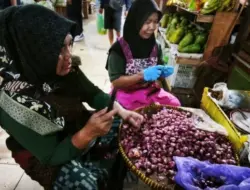 Buruh Pengupas Bawang di Jogja Bantah Upah Rp700 Ribu, Sehari Hanya Dapat Rp15 Ribu