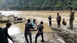 Drone Terbang di Atas Kepala Penambang Emas Ilegal di Geopark Merangin, Pelaku PETI Tunggang Langgang
