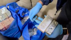 Bareskrim Bongkar Sindikat Emas Ilegal, Tumpukan Uang dan Kepingan Silver Disita dari 2 WN India