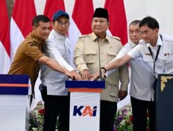 Prabowo Minta Warga Setop Pakai Atap Seng dan Asbes, Dorong Kembali ke Genteng